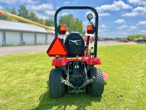 รถแทรกเตอร์มือสอง Massey Ferguson GC 1723E 1725M 1835E 2860M FL2611 2850M 6120M 2860E GC1725M 4x4 WD มีขาย - Product Image 4