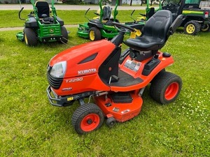 Tractor cortacésped Kubota T2290 rojo 2WD fácil de operar - Product Image 1
