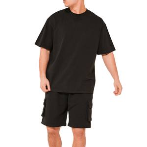 ชุดเสื้อยืดและกางเกงขาสั้นลำลองผู้ชายผ้าถักระบายอากาศได้ดี น้ำหนัก 180 กรัม ผลิตจากโพลีเอสเตอร์/คอตตอน พิมพ์ลายด้วยความร้อน พร้อมโลโก้แบบกำหนดเอง - Product Image 1
