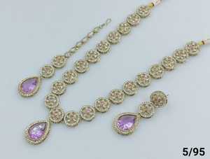 Pendentif en forme de fleur élégant nouveau Design plaqué or perle traditionnelle et Kundan clouté Long collier boucle d'oreille Mangtika ensemble de bijoux - Product Image 4