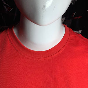 Camiseta de hombre de algodón 100% de alta calidad con diseño de cuello redondo Logotipo personalizable Ropa de diseño superior a precio - Product Image 3