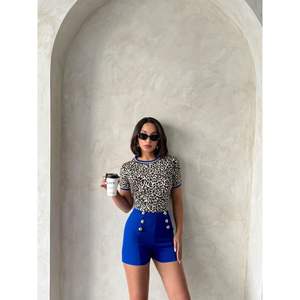 Blusa y Camisa de Cuello Redondo para Mujer - Product Image 3