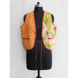 Vestes réversibles sans manches imprimées Kantha faites à la main Veste matelassée pour femmes Veste courte matelassée de style Boho - Product Image 2