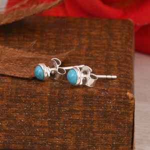 Boucles d'oreilles turquoise Clous en argent sterling Boho Gemstone Studs - Product Image 4