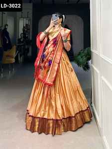 Material de seda Jacquard de estilo indio del Sur con trabajo de tejido Zari Lehenga Choli con trabajo de tejido Zari con borlas Dupatta Set - Product Image 4