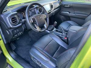 Tacoma TRD Pro 2022, Doble Cabina, 4x4, Transmisión Manual de 6 Velocidades, Motor V6, Color Verde Lima Metálico, Sin Modificaciones - Product Image 3