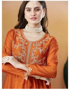 Nuevo y Hermoso Traje Anarkali de 3 Piezas, Completamente Cosido, con Bordado y Lentejuelas, Estilo Pakistaní - Product Image 5