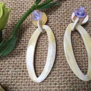 Pendientes de Cuerno de Búfalo para Niñas, Pendientes de Mujer, Joyería de Cuerno, Cuerno Natural para Mujer, Alta Calidad - Product Image 1