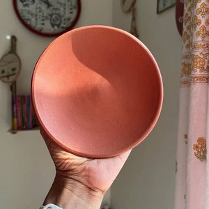 Assiette ronde en terre cuite naturelle de fabrication indienne, finition lisse brillante au prix de gros, pour servir et cuisiner - Product Image 2