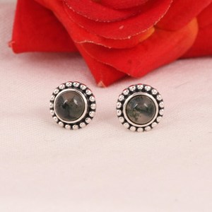 Boucles d'oreilles clous en agate mousse serties clos, en argent vieilli, bijoux de luxe bohèmes avec pierres précieuses pour fêtes et cadeaux - Product Image 3