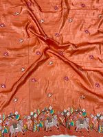 Le travail de coupe de broderie de tissu d'écrasement fait au tissu de lehenga