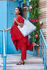 Main Bloc Imprimé Coton Sac Fourre-Tout Matelassé Réutilisable Écologique Grande Capacité Femmes Bleu Floral Design - Product Image 5