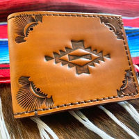 Dompet Lipat Dua Kulit Sapi Asli Gaya Crazy Horse dengan Simbol Khas Kanvas, Motif Suku Barat Daya, dan Bulu Berkerut