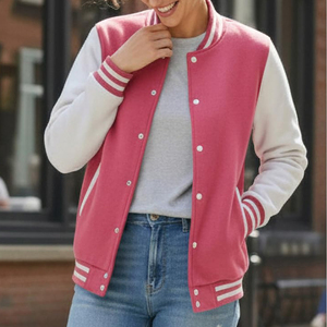 Chaqueta Universitaria de Mujer con Mangas de Cuero Personalizadas Más Vendida, Ropa de Moda Hecha a Medida, Chaqueta Universitaria de Mujer de Corte Regular - Product Image 4