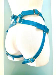 Accesorio unisex Arnés de cuero llamativo Arnés de herrajes de color dorado - Product Image 3