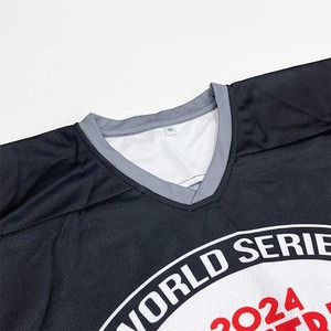 Camiseta de hockey sobre hielo personalizada Sudadera con capucha Rayas Tackle Twill Team Logo Hockey Jersey Hombres Bordado personalizado Uniforme de hockey sobre hielo para adultos - Product Image 3