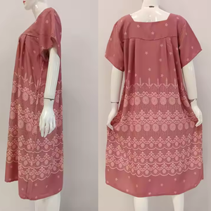 Chemise de nuit d'été confortable et douce à col rond, longueur genou, imprimé floral, en rayonne - Product Image 4