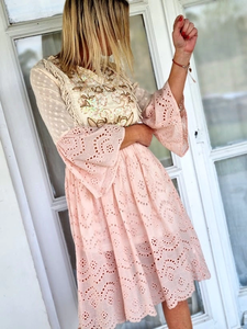 Robe brodée à la main Boho pour femmes Robe en coton blanc Robe de style sexy à manches longues - Product Image 4