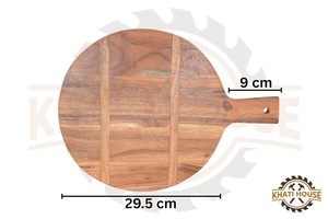Tabla de servir redonda de madera de acacia KHATI HOUSE, tabla de cortar y charcutería premium hecha a mano con asa - Product Image 6