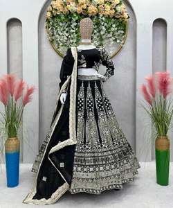 Ensemble Lehenga Choli de créateur en soie avec séquence, broderie, imprimé Dupatta, tenue de fête Option festive à bas prix - Product Image 3