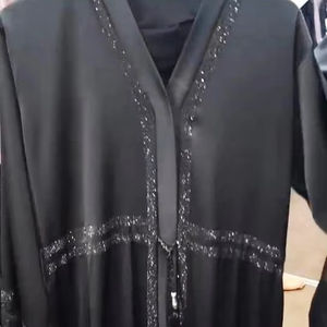 Vêtements traditionnels musulmans pour femmes islamiques élégantes et modestes belle Abaya de créateur de style Dubaï-Accessoire inclus - Product Image 1