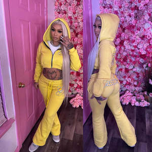 Sweat à capuche zippé et pantalon de survêtement avec broderie en strass et logo personnalisé Ensemble survêtement Combinaison évasée Survêtement pour femmes - Product Image 3