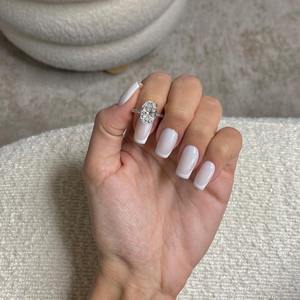 Anillo de Diamante Cultivado en Laboratorio de 4 Quilates, Corte Ovalado, Anillo de Compromiso Solitario, Oro Blanco de 18k, Certificado IGI, Claridad F VVS, Anillo Halo con Cuatro Puntas - Product Image 1