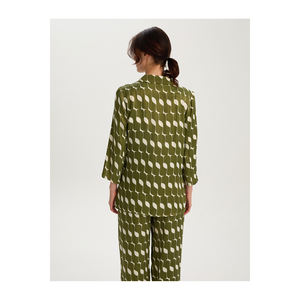 เสื้อแจ็คเก็ตผ้าซาตินวิสโคสพิมพ์ลาย BGN สำหรับผู้หญิง S24J349 - Product Image 6