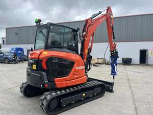 Nouvelle mini-excavatrice Kubota KX060-5, mini-pelle sur chenilles de 5 tonnes avec pince hydraulique, moteur Kubota, certifiée CE/EPA, à prix avantageux. - Product Image 4