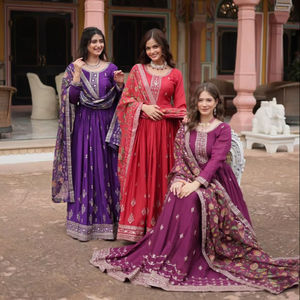 Costume Anarkali en soie brodée Chinon & Sequins avec influences pakistanaises pour les fêtes et les mariages WorkSuit - Product Image 1