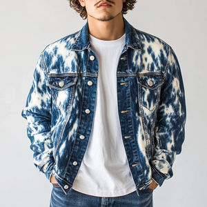 เสื้อแจ็คเก็ตยีนส์ผู้ชายพิมพ์ลายโลโก้แบบโบราณ สไตล์สตรีทแวร์ สำหรับกิจกรรมกลางแจ้ง ไซส์ใหญ่ ติดกระดุม  ลายมัดย้อม - Product Image 4