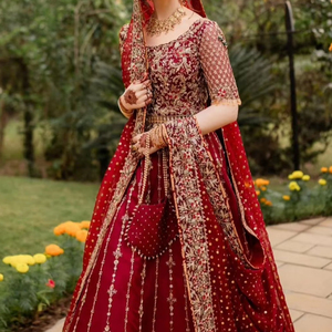 2025 @ ที่น่าทึ่งของผู้หญิง Maroon ชุดเจ้าสาว, ชุด lehenga กับ dupatta กับประดับด้วย dabka, หิน, งานลูกปัดแก้วคริสตัล - Product Image 1
