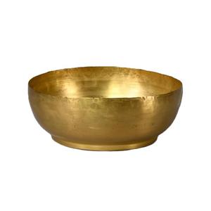 Bol de service en laiton au design floral artistique conçu pour la durabilité, la beauté et la résonance culturelle dans les ménages indiens traditionnels - Product Image 2