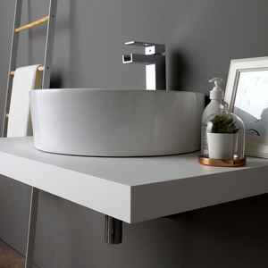 Étagère de salle de bain en bois blanc de 90 cm, solution de rangement élégante de style Vieste - Product Image 5