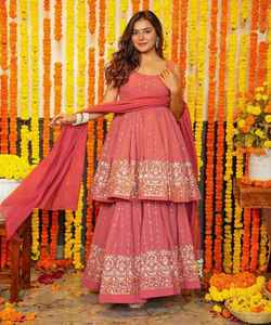 Elegancia de larga duración: Salwar Kameez Pakistani Long - Eleva tu estilo con Salwar Kameez pakistaní elegante y de larga duración - Product Image 2