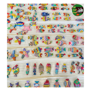 Figurine de poisson en bois, poisson en bois peint sculpté à la main Art populaire rustique côtier Style africain mexicain décor à la maison nautique - Product Image 1