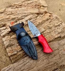 Couteau de chasse en acier Damas fait à la main, couteau à lame fixe pour le camping et le bushcraft avec étui en cuir fin, couteaux en acier personnalisés - Product Image 3
