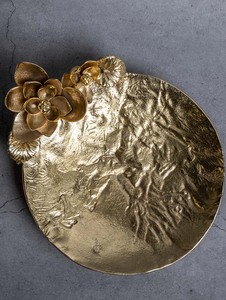 Exclusiva Bandeja Decorativa de Latón con Diseño Floral, Bandeja de Servicio de Metal en Tono Latón, Centro de Mesa Decorativo, Plato de Exhibición Hecho a Mano - Product Image 3