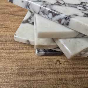 Sous-verres carrés en marbre Calacatta Viola avec dos en liège, décoration intérieure, cuisine, salon - Product Image 4