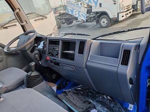 Nuevo Isuzu NMR 4x2 Transmisión Manual Potencia 121 HP - Product Image 4