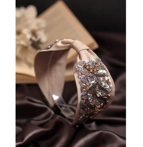 Bandeau à la mode pour femmes et filles avec des perles et des perles élégantes avec un look multicolore luxueux de qualité supérieure - Product Image 2