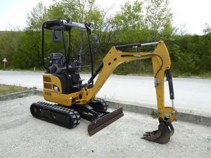 LIVRAISON GRATUITE pour la mini-excavatrice Catterpillar -301.7D CR, moteur diesel 17,7 CV, ROPS ouvert, homologuée EPA CE, avec pince hydraulique JCB - Product Image 6