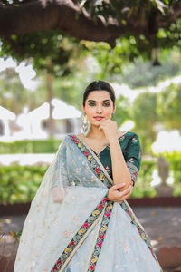 Último diseñador Organza seda bordado hilo trabajo encaje borde Lehenga Choli por Fab Zone - Product Image 3