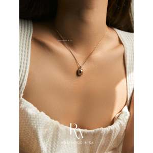 Collana con Ciondolo Quadrato Dorato a Forma di Croissant, Antiossidante, Texture Geometrica, Collana Stratificata, Regalo alla Moda - Product Image 4