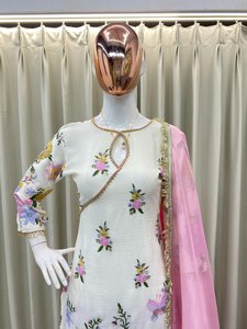 Traje Salwar Tradicional de Estilo Indio del Sur para Fiestas y Funciones POOJA, en Tela de Lino y Seda Pura, con Cuello Redondo, Reversible - Product Image 4
