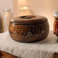 Boîte à chapati en bois élégante faite à la main avec couvercle à motif floral sculpté, cuillères, préservation de la fraîcheur - Décoration de cuisine indienne, prix de gros