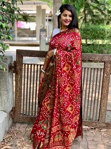 Hermosa Sari de seda pura Bandhej con borde de tejido Zari original para bodas y ocasiones ropa india y pakistaní - Product Image 5