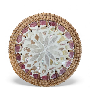 Mantel Individual de Nácar con Detalles de Ratán para un Estilo de Mesa de Comedor Natural y Uso Doméstico, de Vietnam - Product Image 1