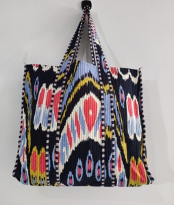 Sac fourre-tout Boho réversible en coton matelassé fait à la main sac d'épicerie durable écologique motif imprimé Animal imprimé à la main - Product Image 1