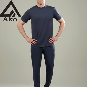 Ensemble de fitness bleu marine Confort et style combinés Respirant et tendance Parfait pour toutes les activités Gym et activités de plein air Par Ako - Product Image 1